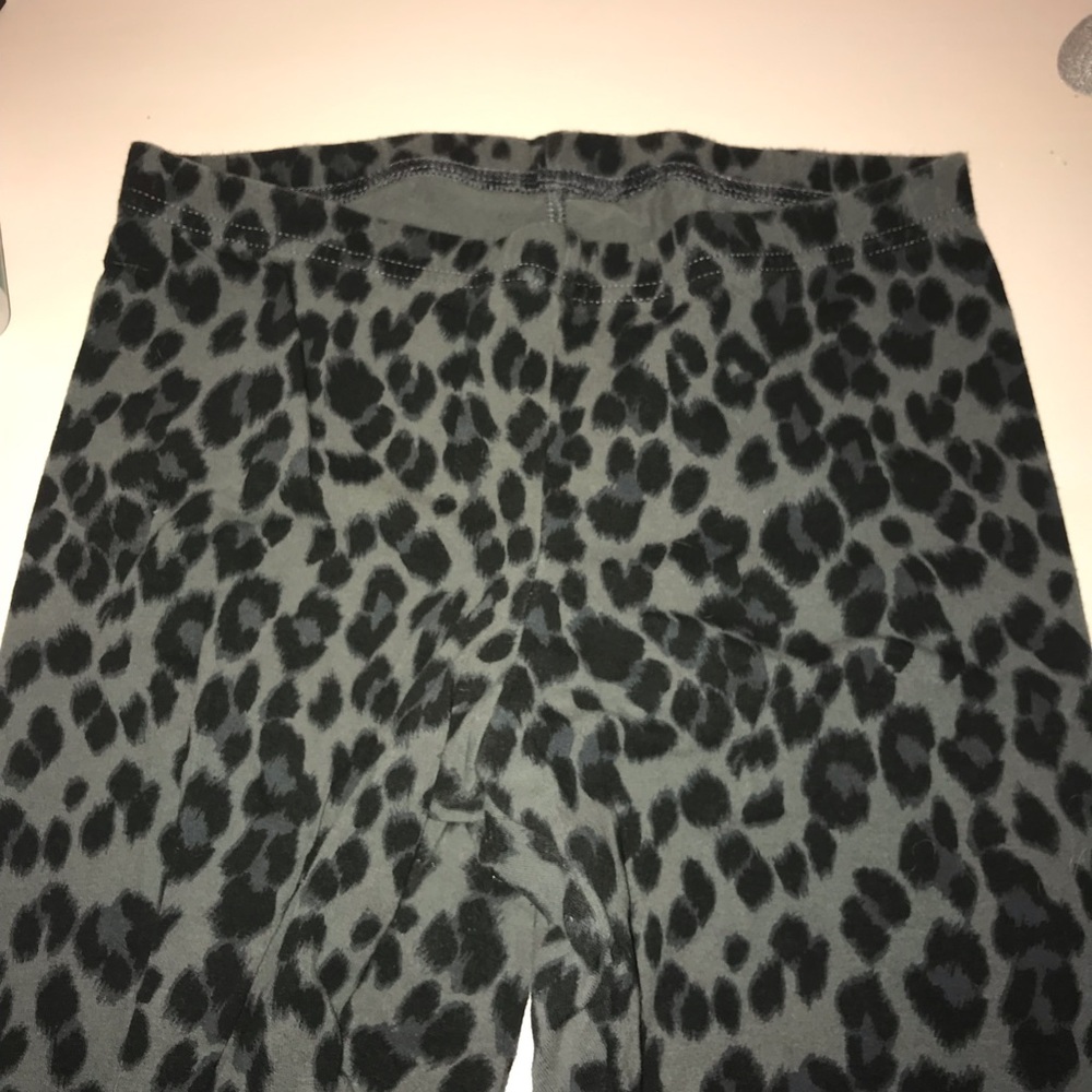 Grey leopard leggings